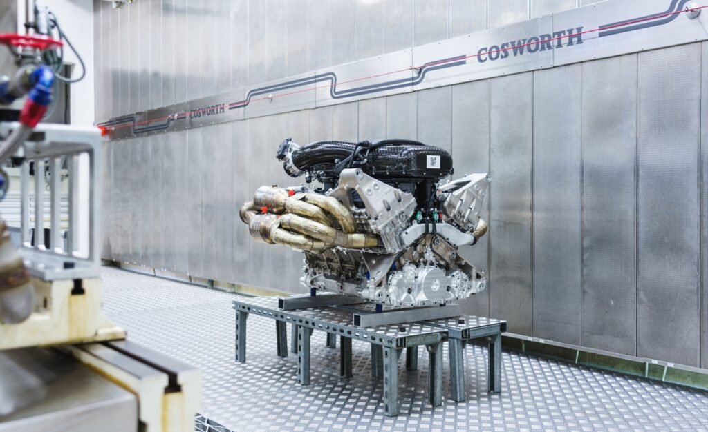 engine-1024x626 Aston Martin Valkyrie, a great endurance progress