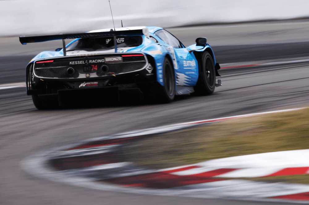 image-137 GT World Challenge Nurburgring, Bmw on Pole!