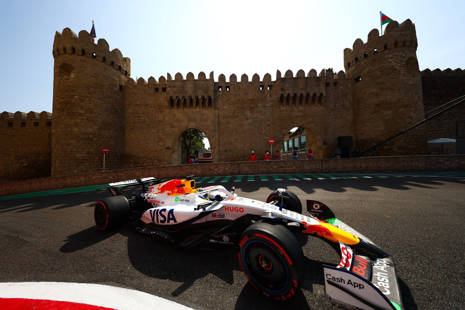 Azerbaijan GP resume Fp1 and FP2