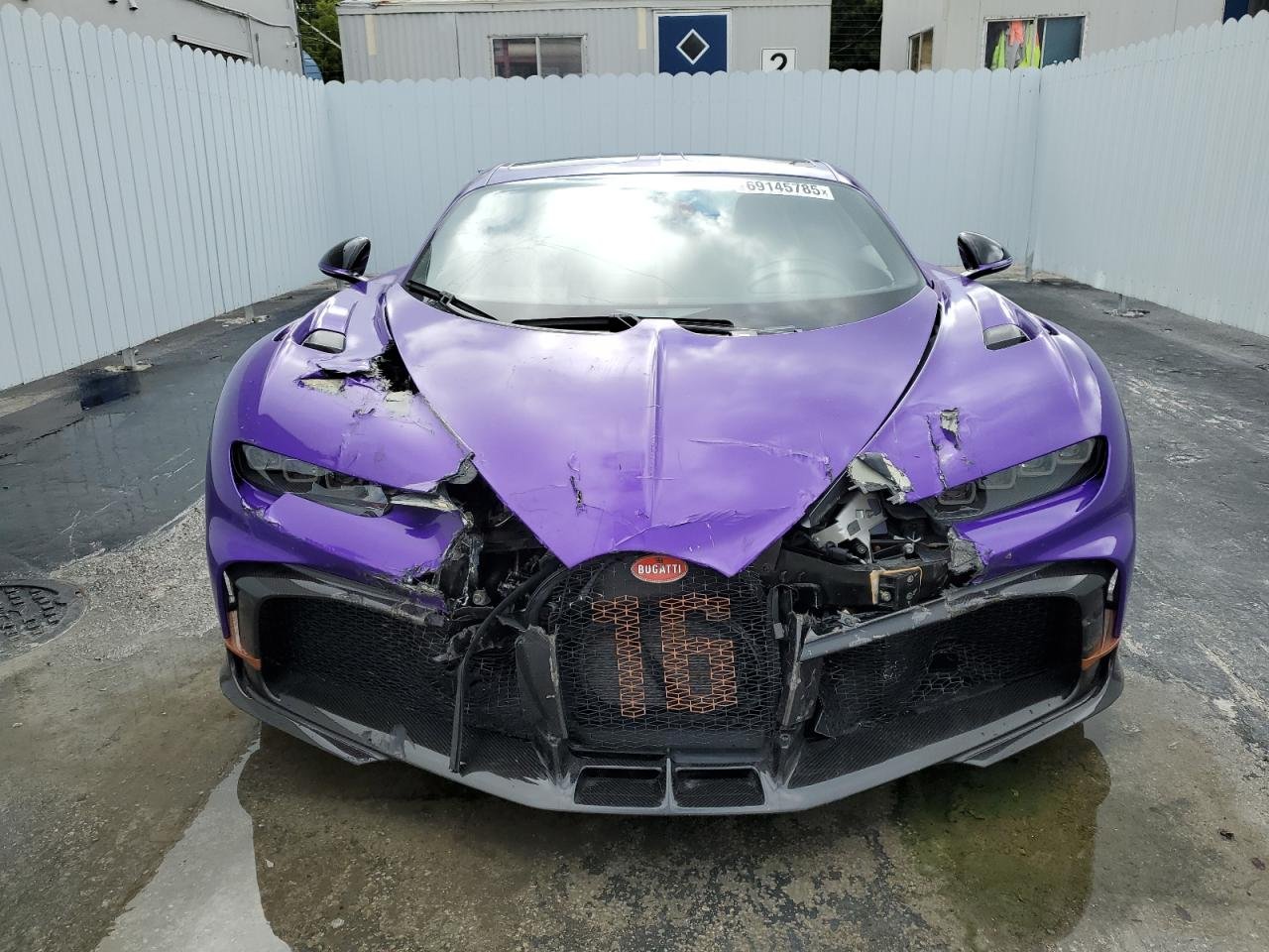 Bugatti Chiron Pur sport damaged