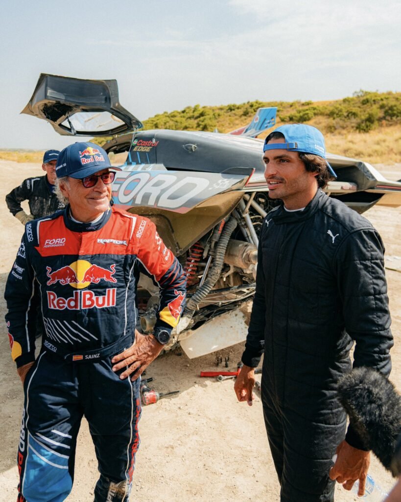 G2LIk7yWwAEz933-819x1024 Carlos Sainz Jr. Tests new Ford Raptor T1