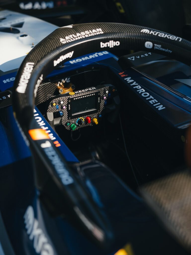 G3Vr5xEWwAAjQQz-768x1024 Williams: the new Texas livery recalls Bavarian F1 motorsport heritage