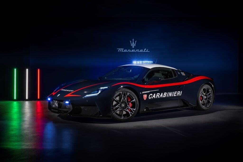 G4RwrvOXUAAf0vX-1024x683 Delivery of Two new Stellantis Supercars to the Carabinieri