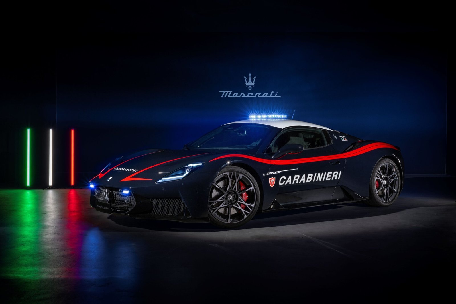 Maserati Mc20 Pura and Giulia quadrifoglio Carabinieri