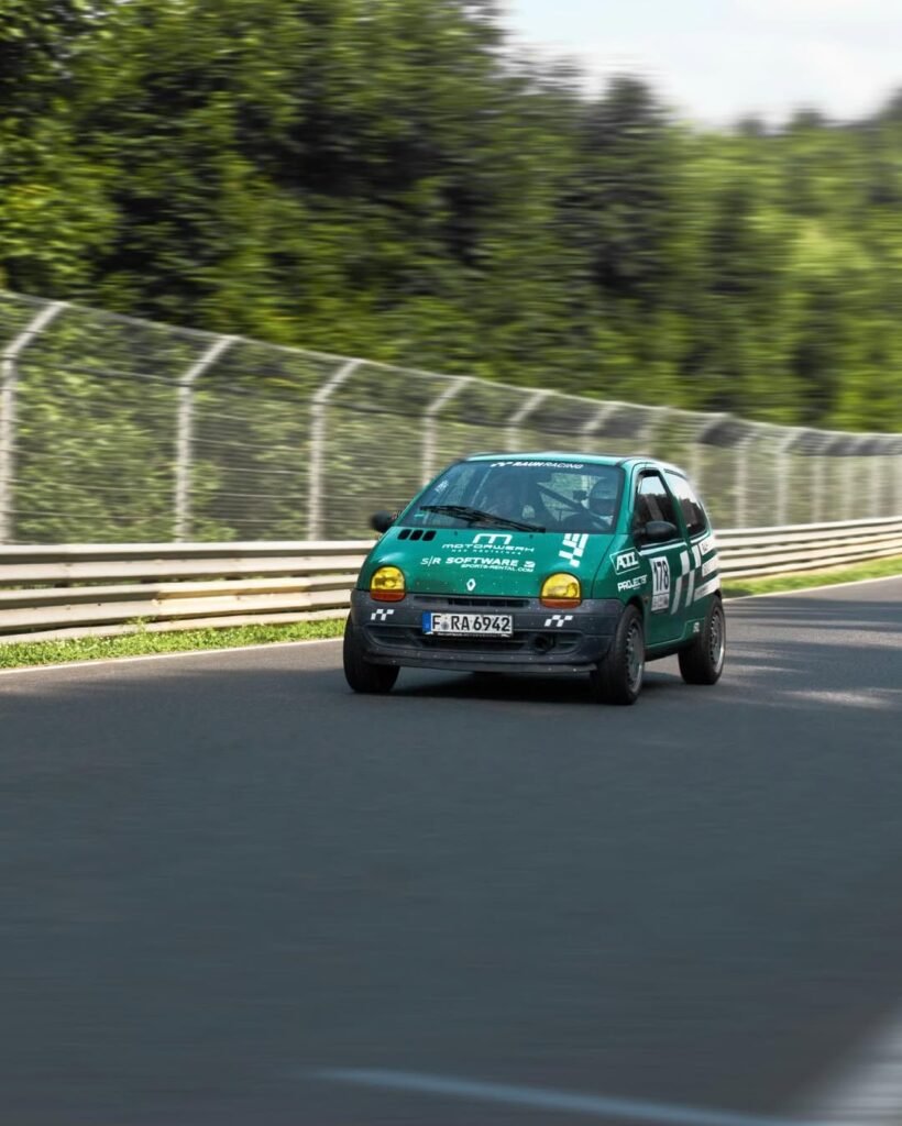 GuO2MEOXQAA7vdE-820x1024 1995 Renault Twingo Takes on: The Incredible Nürburgring 24h project
