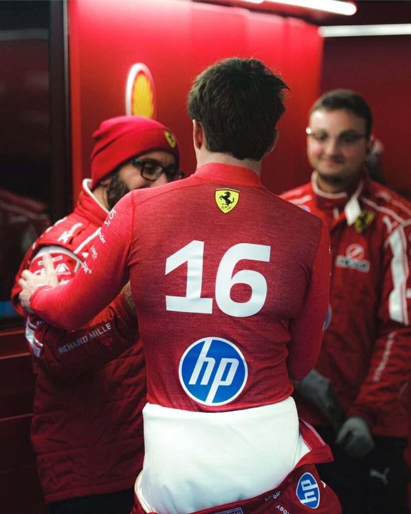 G6ibCwCXsAAXUwq-819x1024 F1 Drivers Salaries in 2025: Who Really Earned the Most?